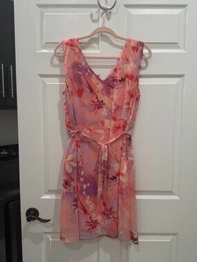 Magnolia Boutique Pink Watercolor Floral V-Neck Tie Waist Dress – Large